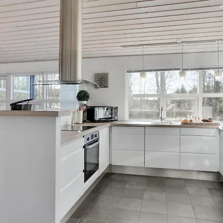 Holiday home Ulfsten - 1-6km From The Sea In Ne Jutland By Interhome Hals