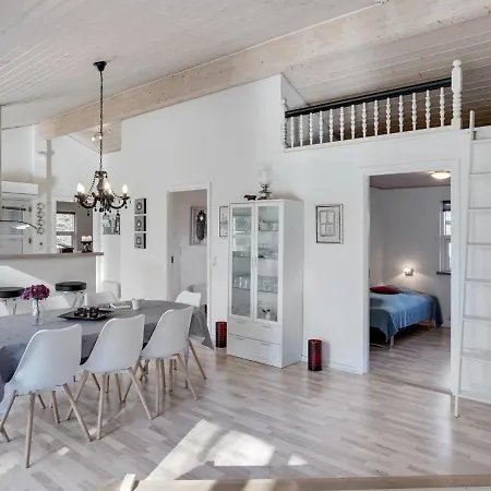 Ulfsten - 1-6km From The Sea In Ne Jutland By Interhome Hals