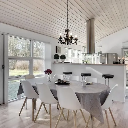 Ulfsten - 1-6km From The Sea By Interhome Hals